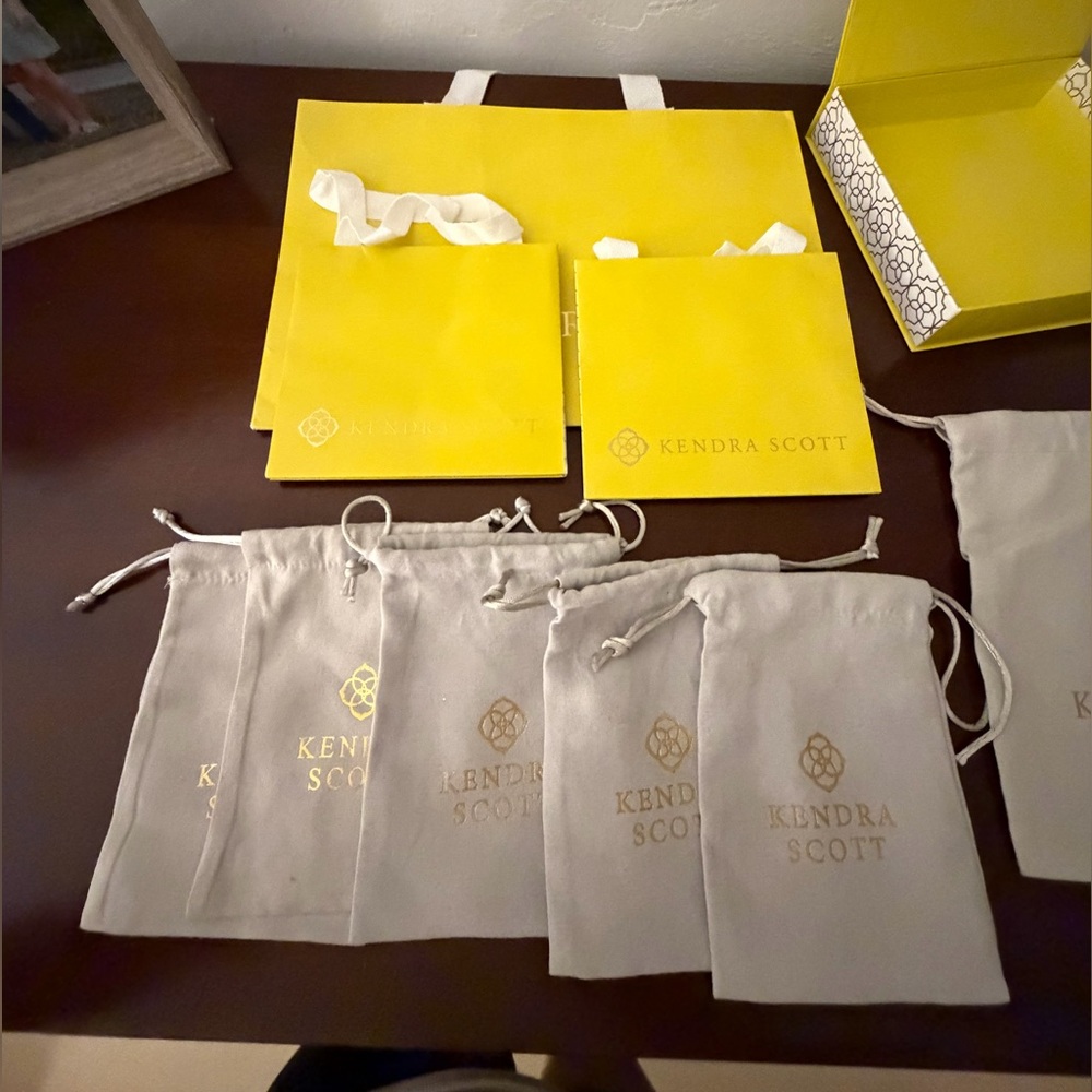 Kendra Scott jewelry bags - Picture 4 of 5